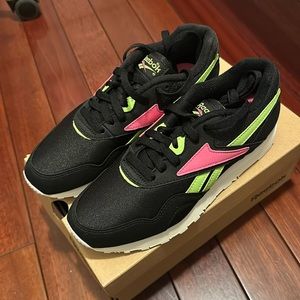 NIB Reebok Rapide Sneakers Black Neon 6.5